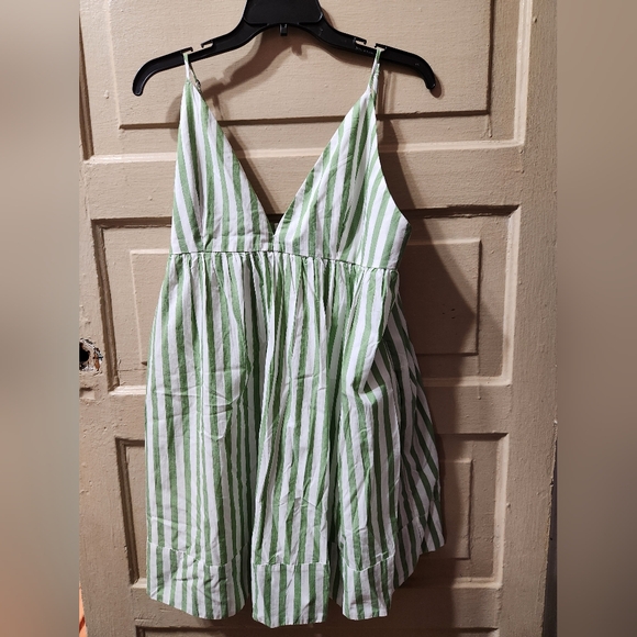 Abercrombie & Fitch Dresses & Skirts - Abercrombie & Fitch Green/White Striped Babydoll Dress With Pockets  NWT
